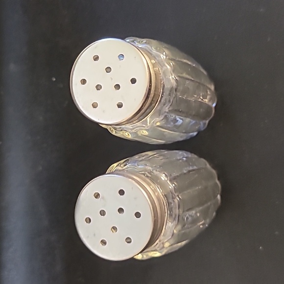 Vintage Ribbed Glass Salt & Pepper Shakers - Picture 5 of 8